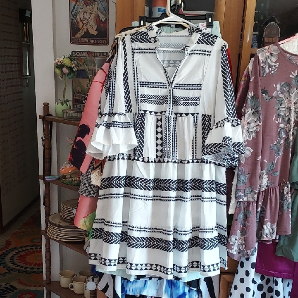 EUC V Neck Bell Sleeve Boho Babydoll Dress XXL ?
